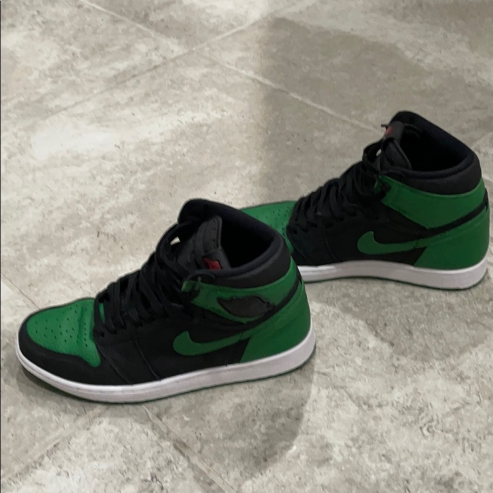 Jordan 1s pine green 2.0